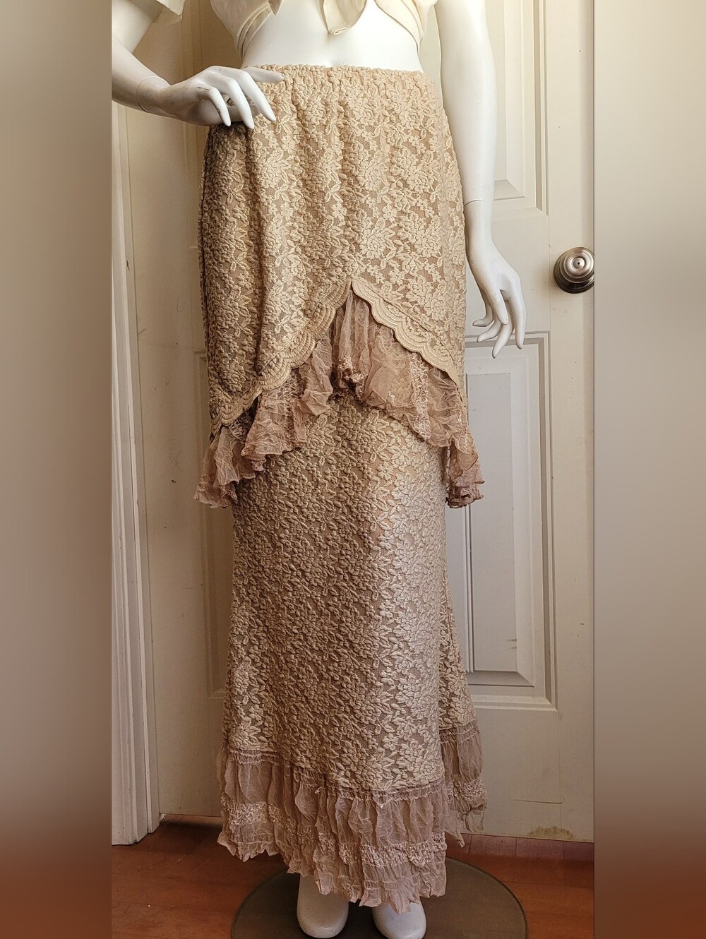 Vintage 90s Romantic Lace Maxi Skirt with Ruffle Detail M